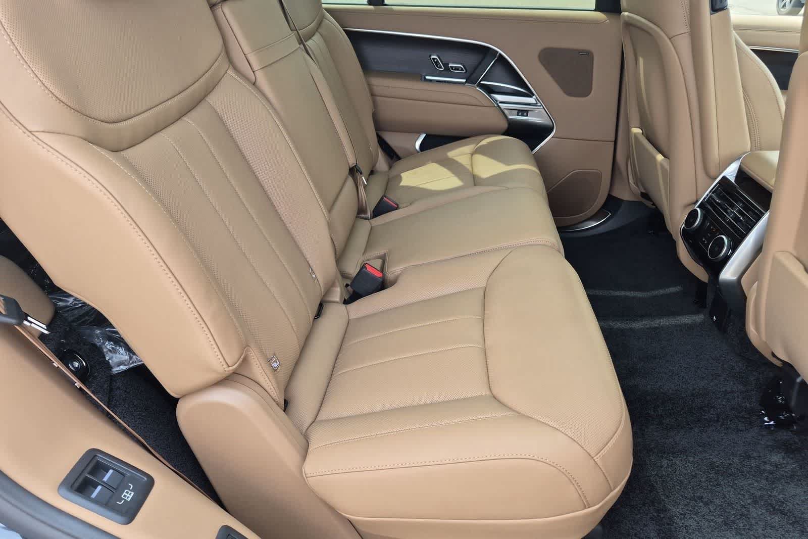 New 2026 Land Rover Range Rover Long Wheelbase SE AWD/4WD image 21