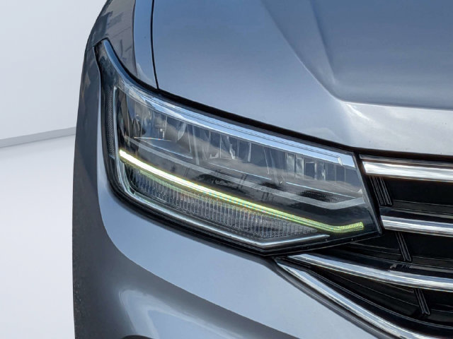 Used 2023 Volkswagen Tiguan SE FWD image 9
