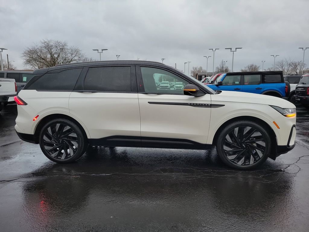 Certified 2024 Lincoln Nautilus Reserve w/ Equipment Group 202A image 3