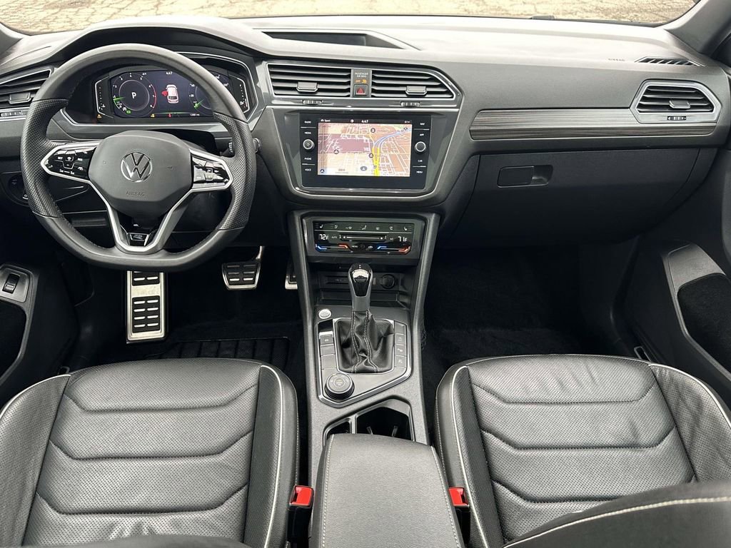 Certified 2024 Volkswagen Tiguan SEL R-Line image 17