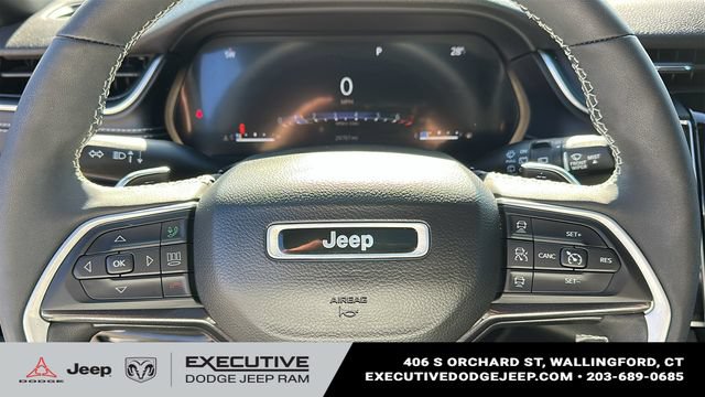 Used 2023 Jeep Grand Cherokee Altitude AWD/4WD image 11
