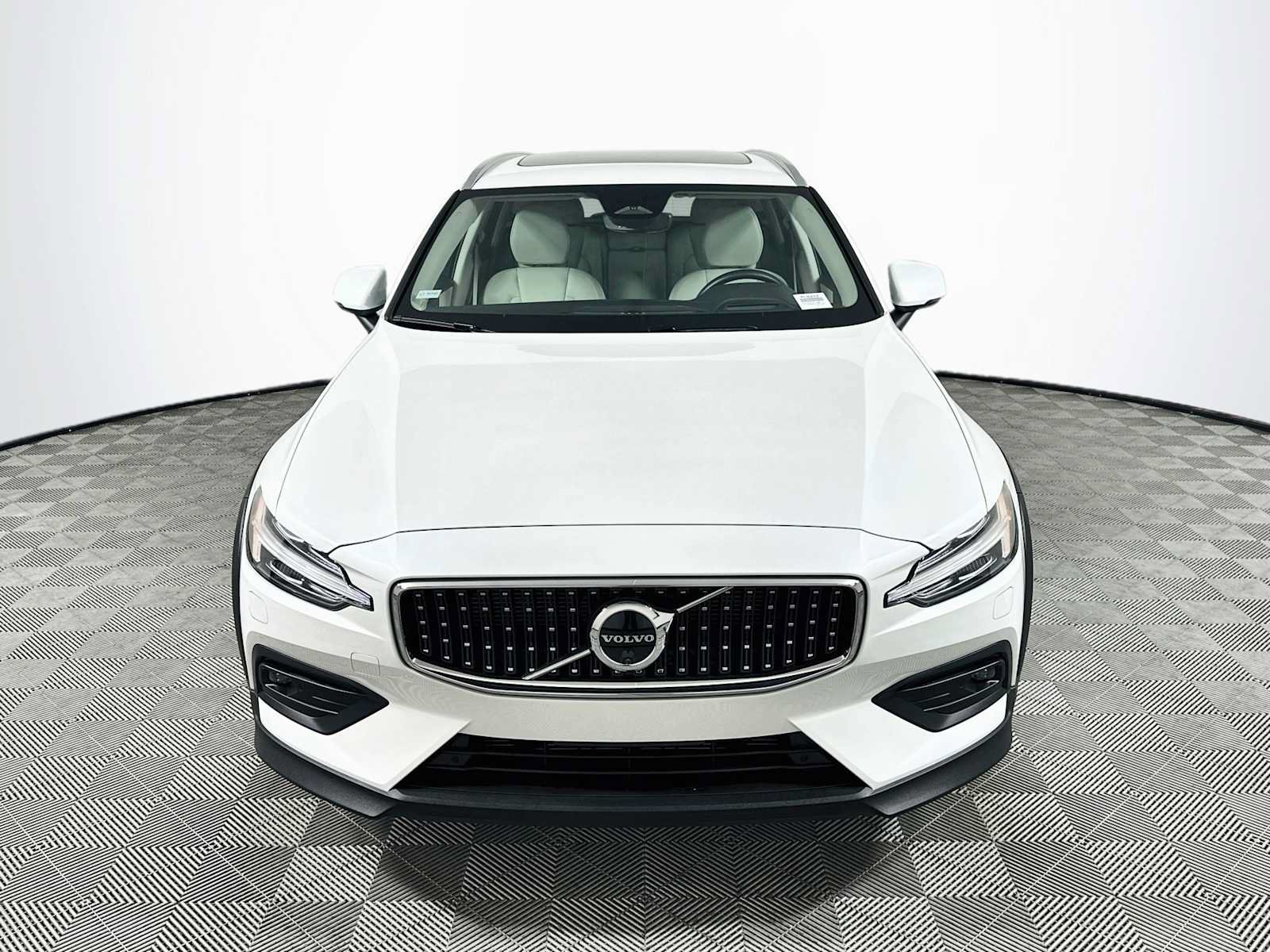 Used 2026 Volvo V60 B5 Cross Country Ultra w/ Climate Package AWD/4WD image 2