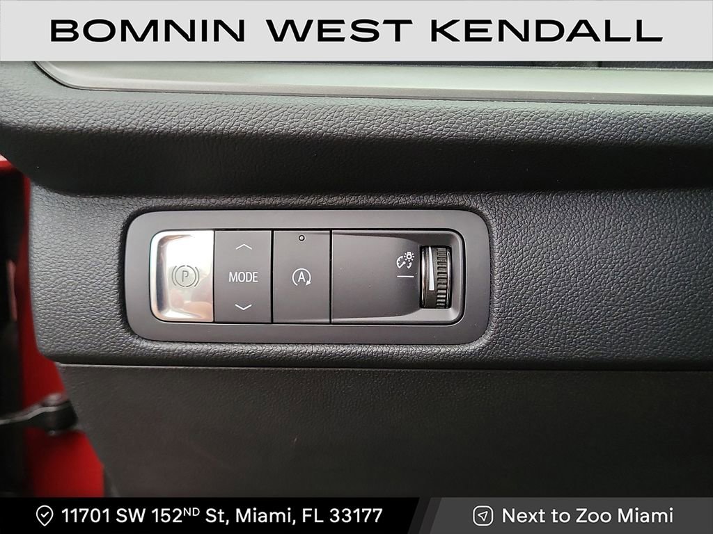 Used 2025 Chevrolet Traverse LT image 19