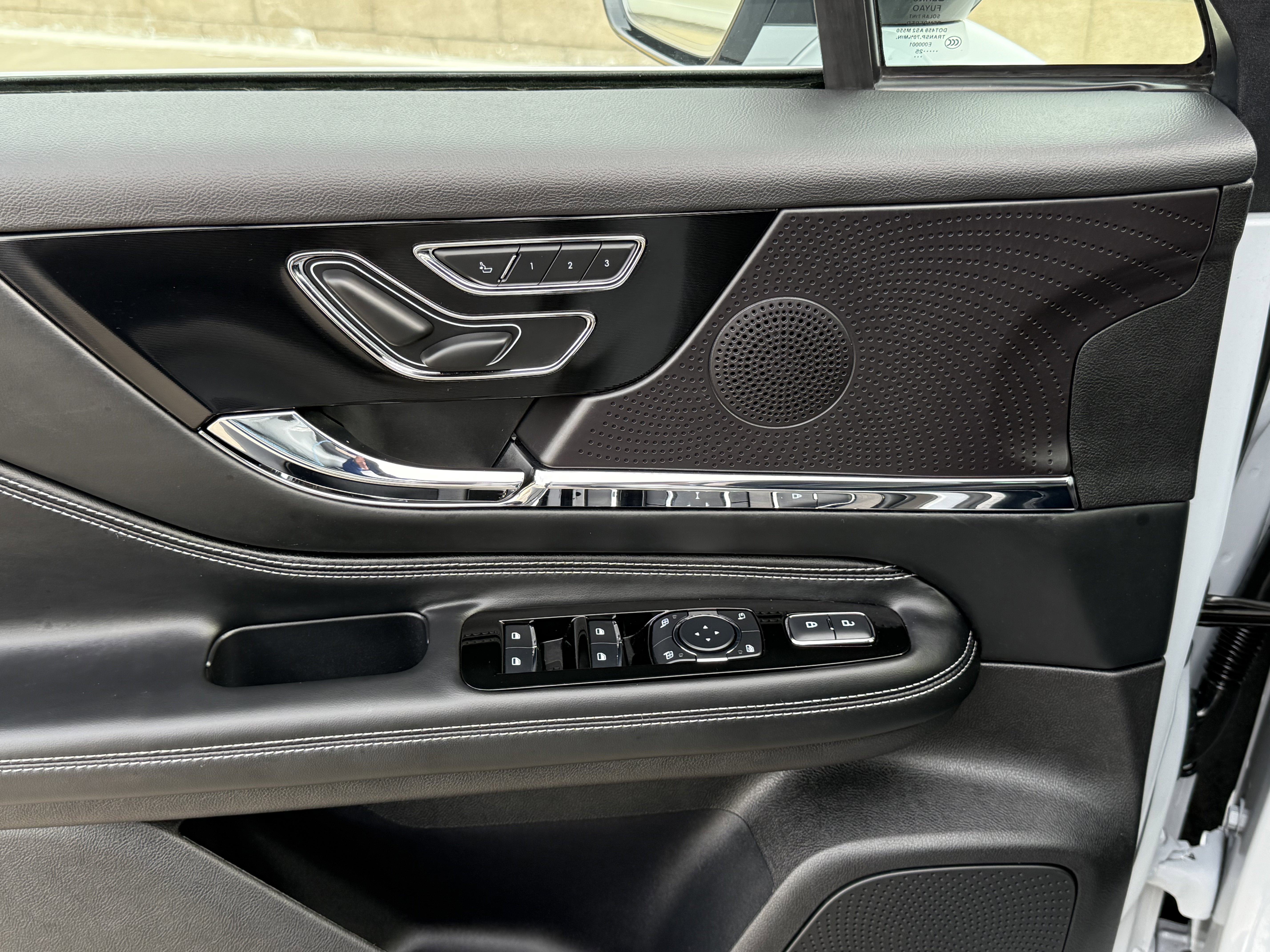 Used 2025 Lincoln Corsair Grand Touring w/ Equipment Group 301A image 17