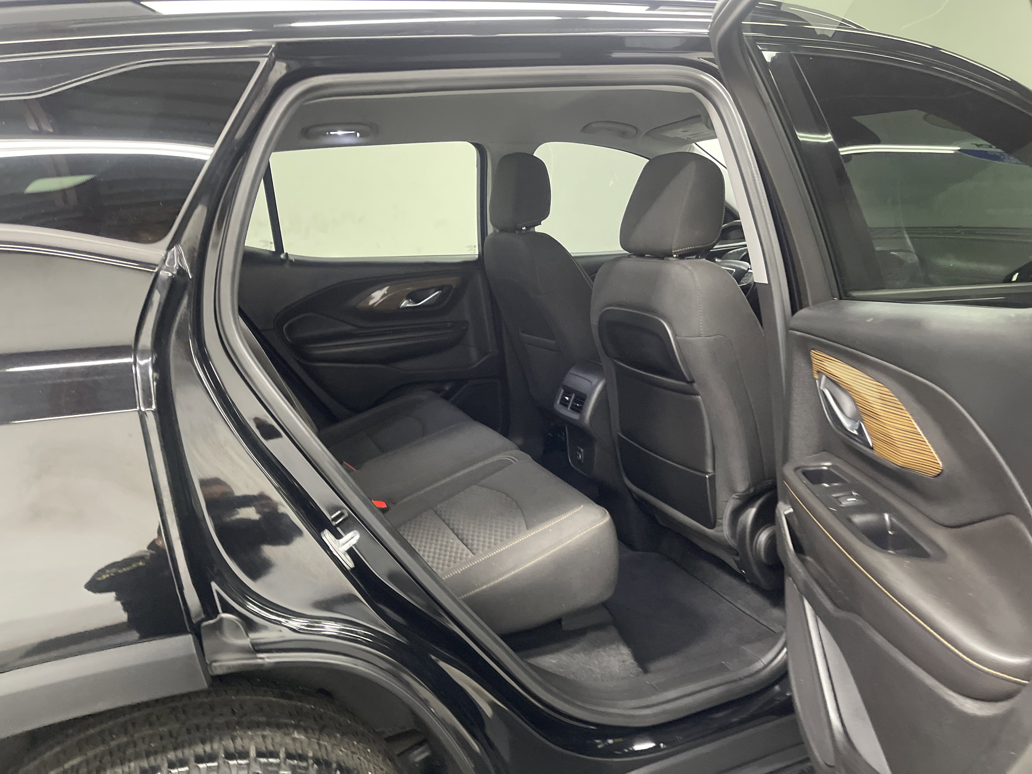 Used 2020 GMC Terrain SLE w/ Elevation Edition image 21