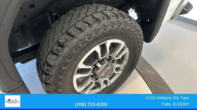 Used 2025 GMC Sierra 2500 SLE image 13