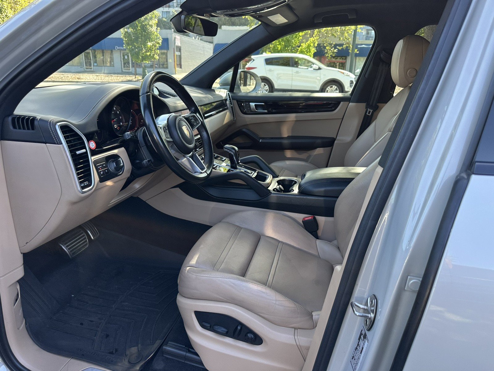 Used 2023 Porsche Cayenne S AWD/4WD image 17