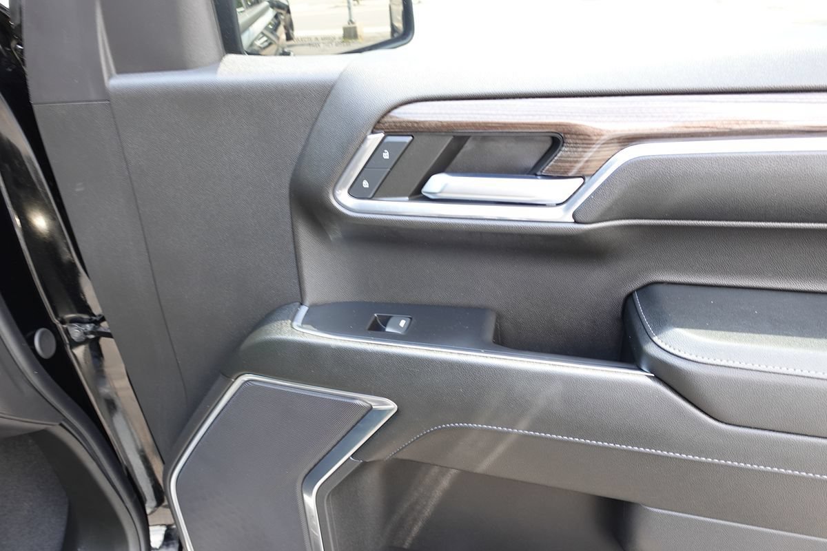 Used 2024 Chevrolet Silverado 1500 LT AWD/4WD image 33