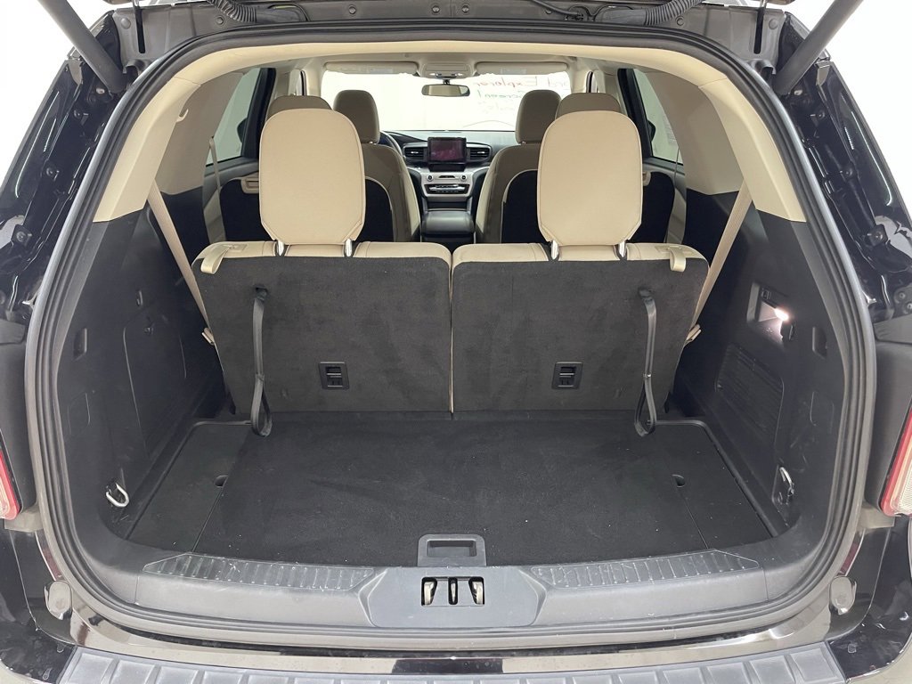 Used 2023 Ford Explorer XLT image 5