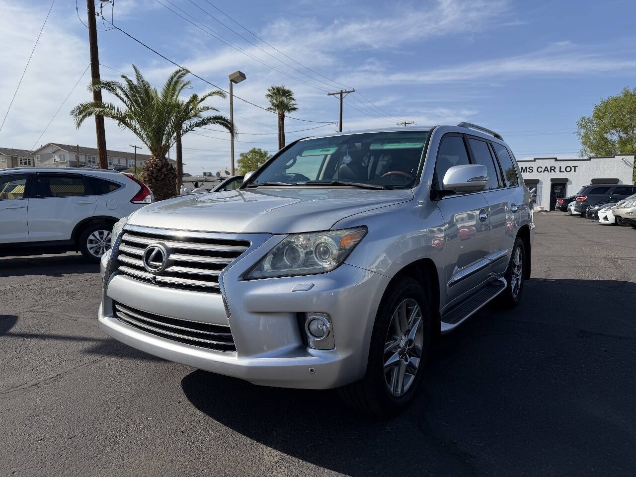 Used 2013 Lexus LX 570 4WD w/ Luxury Pkg image 2