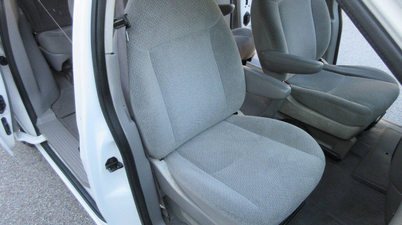 Used 2002 Ford Windstar LX FWD image 25