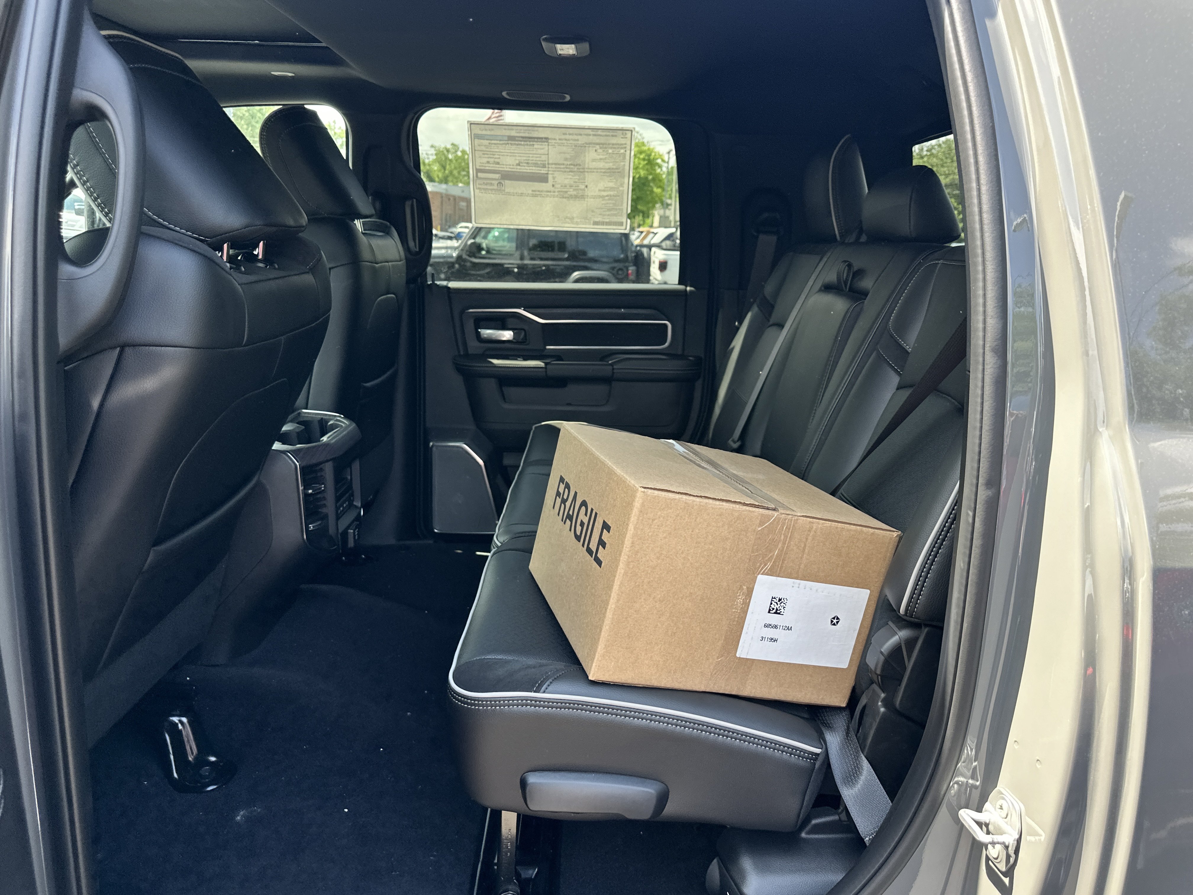 New 2026 RAM 2500 Laramie AWD/4WD image 32