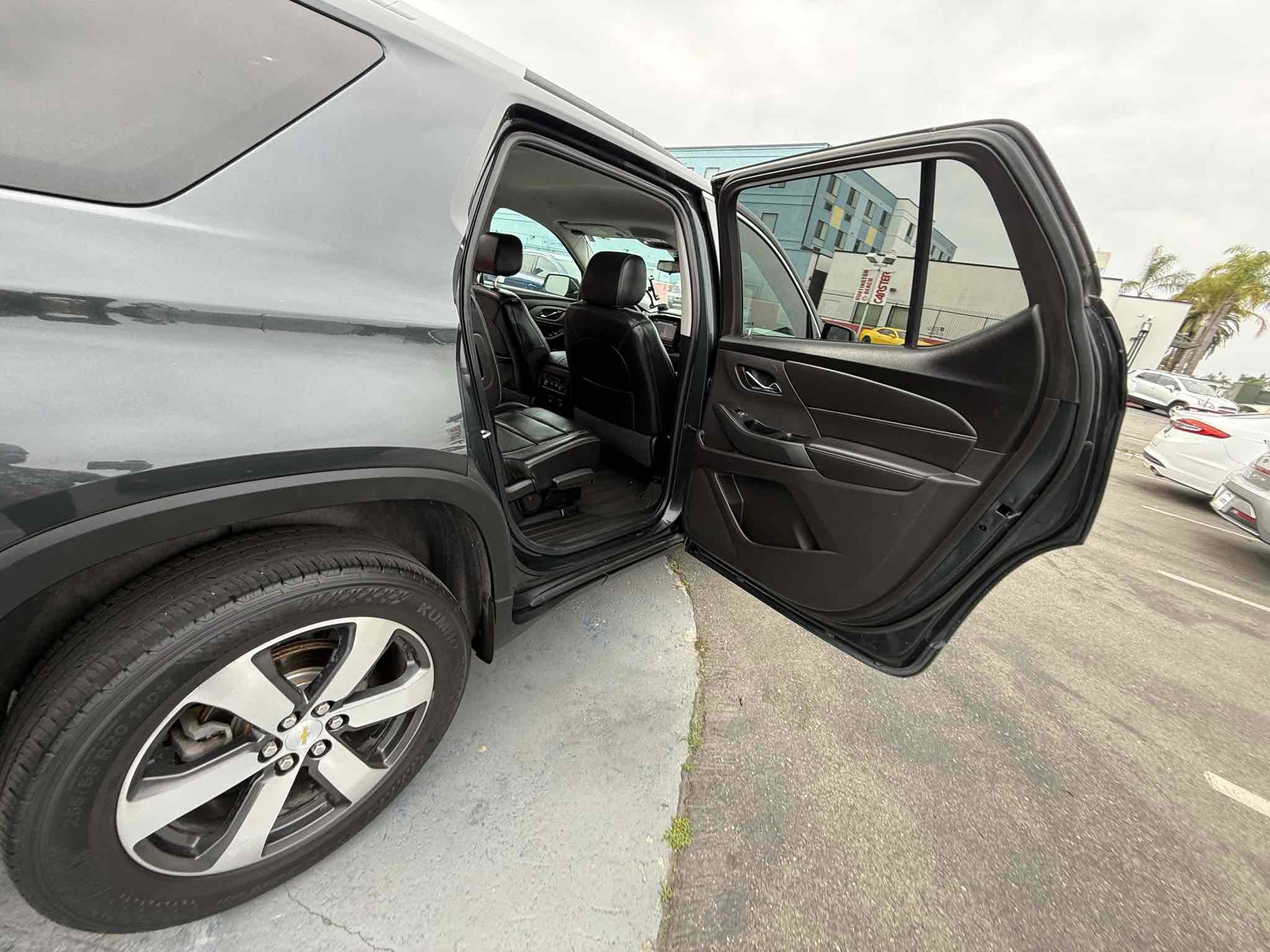 Used 2018 Chevrolet Traverse LT image 36