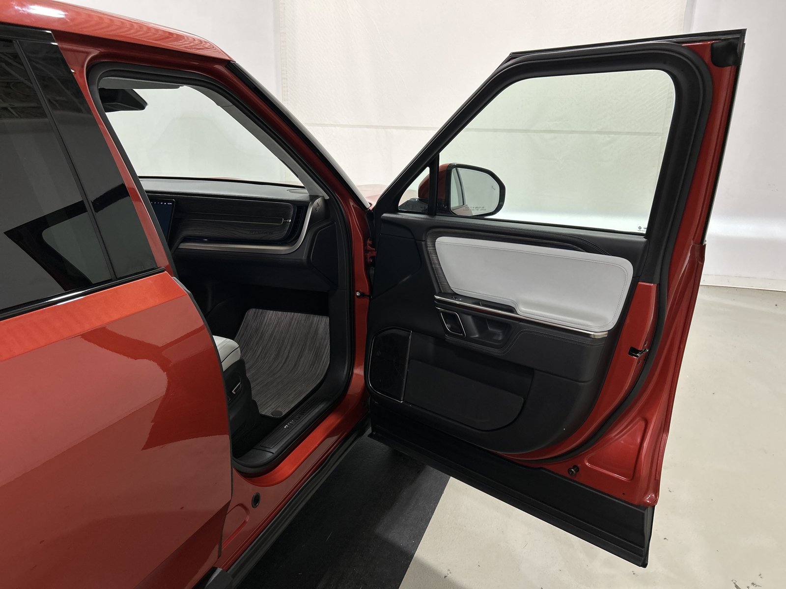 Used 2023 Rivian R1T Adventure AWD/4WD image 18