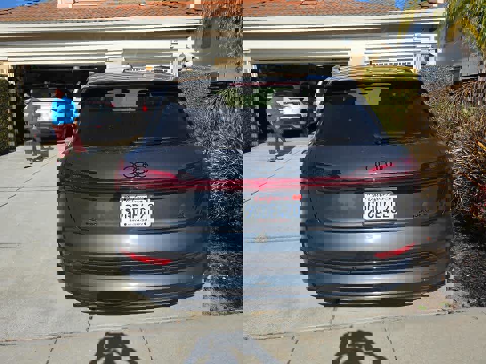 Used 2023 Audi e-tron Premium Plus w/ Premium Plus Package AWD/4WD image 5