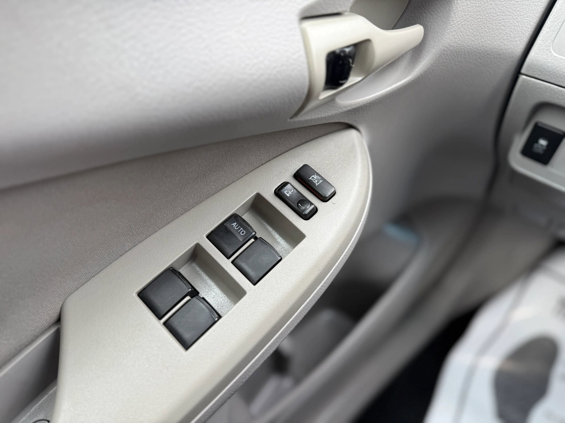 Used 2013 Toyota Corolla L FWD image 20