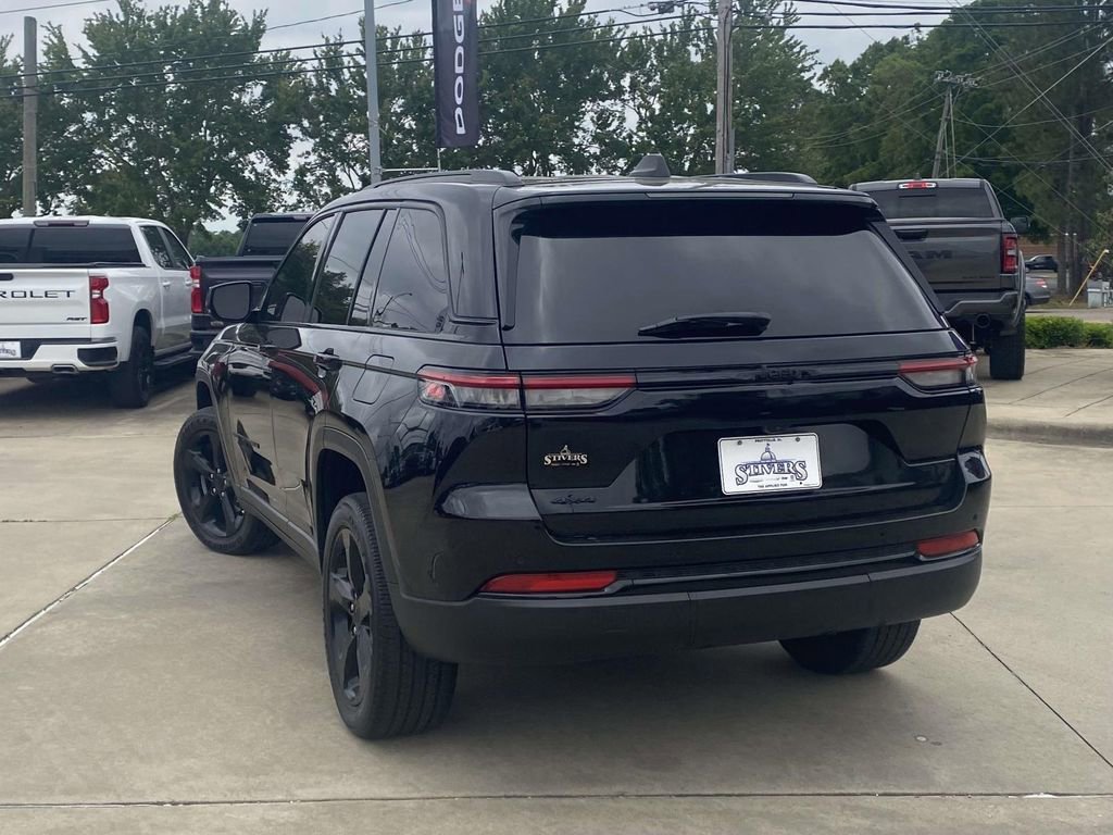 Used 2023 Jeep Grand Cherokee Altitude AWD/4WD image 40
