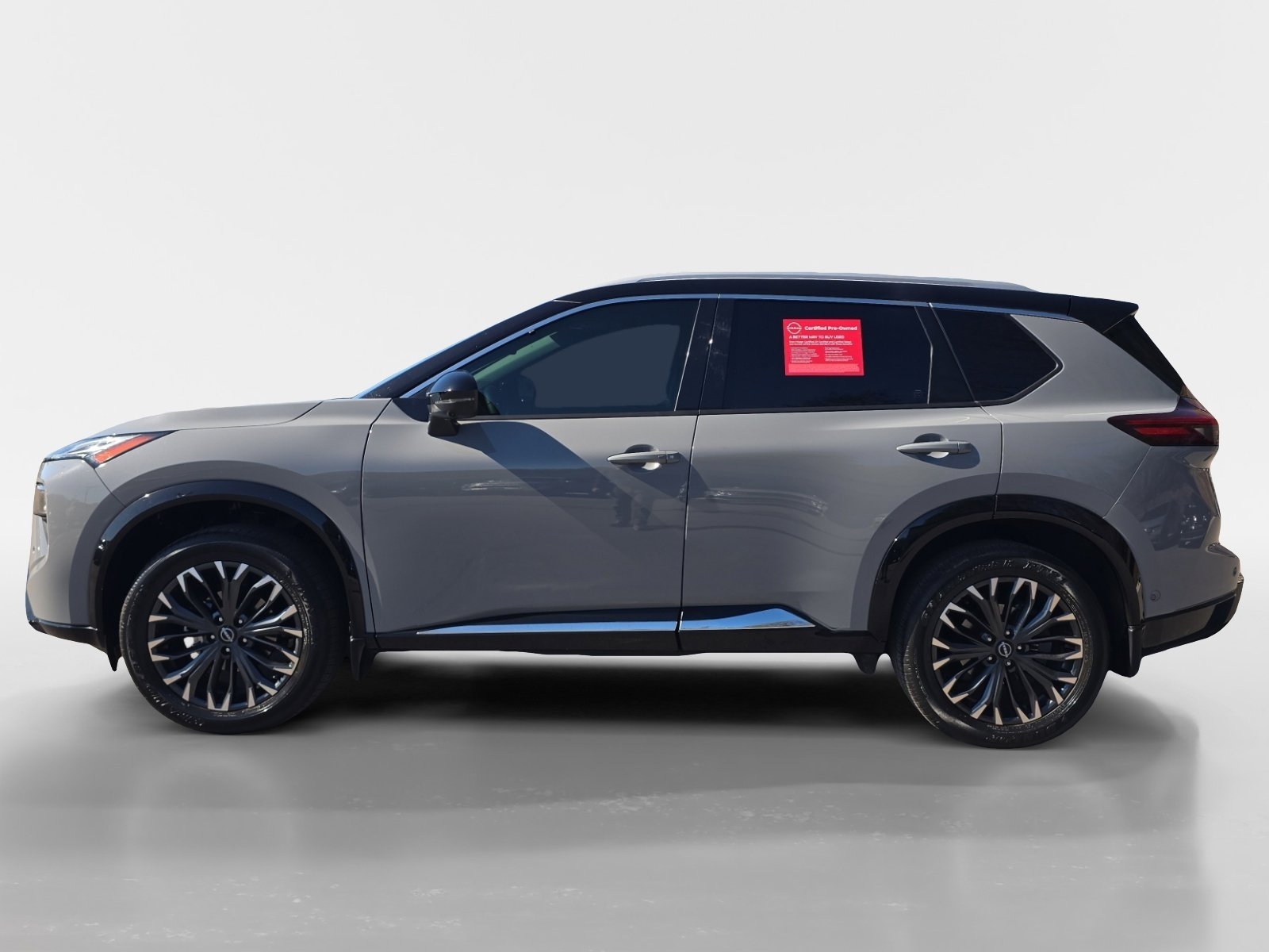 Used 2024 Nissan Rogue Platinum image 2