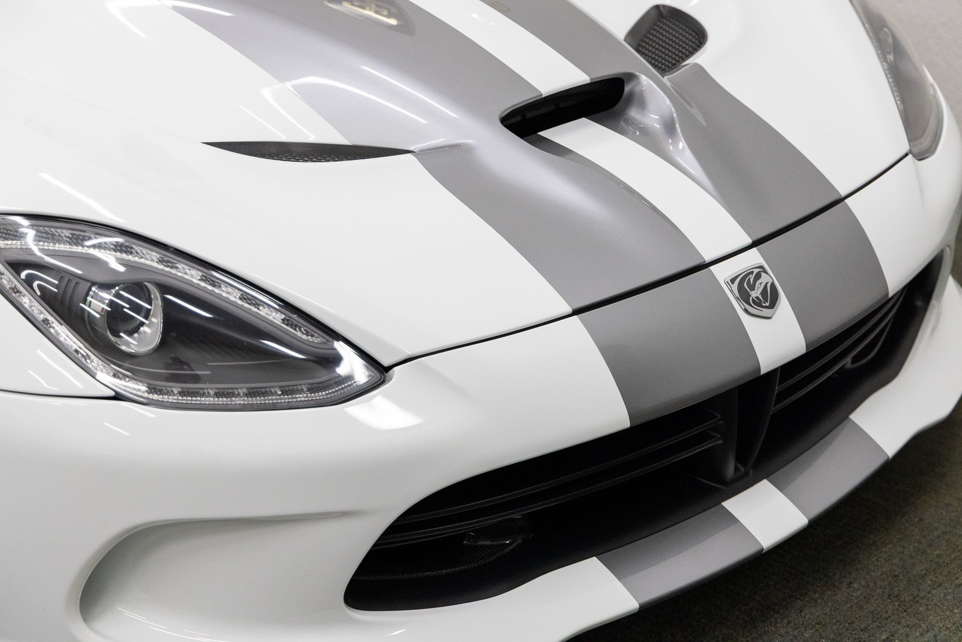 Used 2014 SRT Viper GTS w/ Exterior Carbon Fiber Package RWD image 21