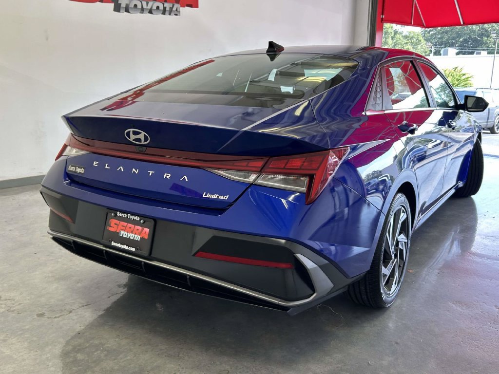Used 2025 Hyundai Elantra Limited FWD image 3