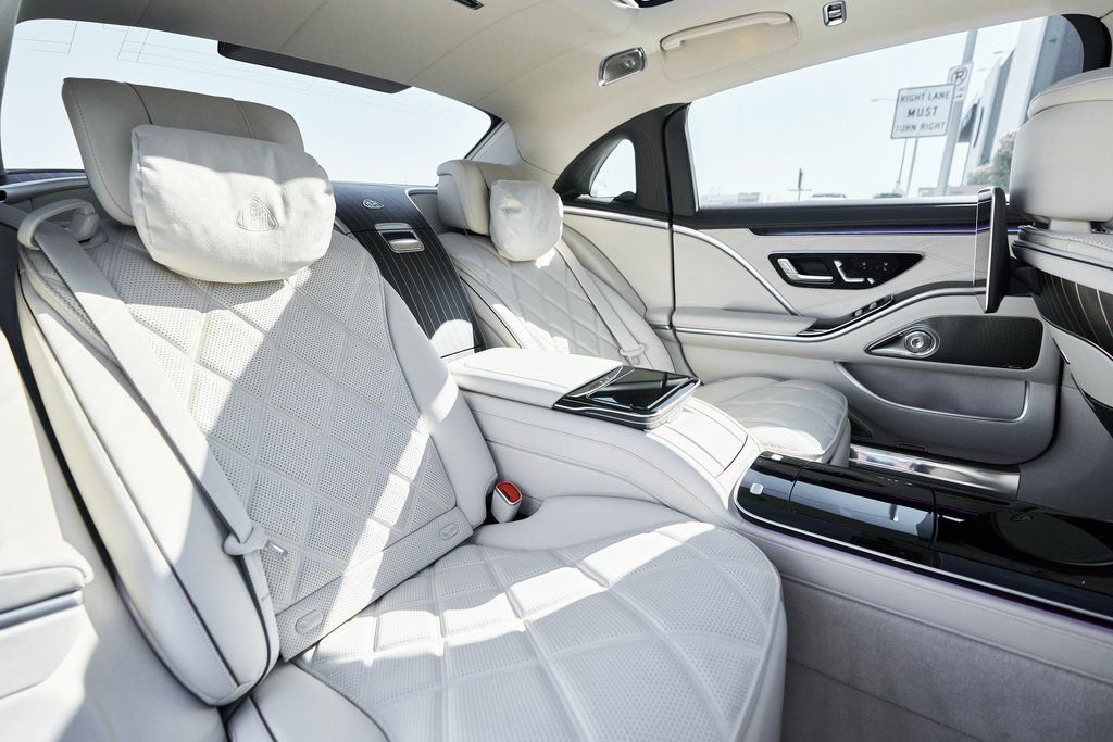 Used 2025 Mercedes-Benz Maybach S 680 4MATIC image 45