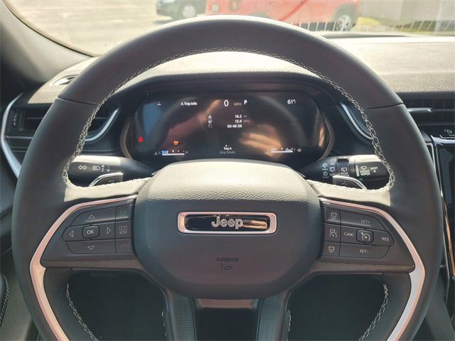 Used 2025 Jeep Grand Cherokee Altitude image 23