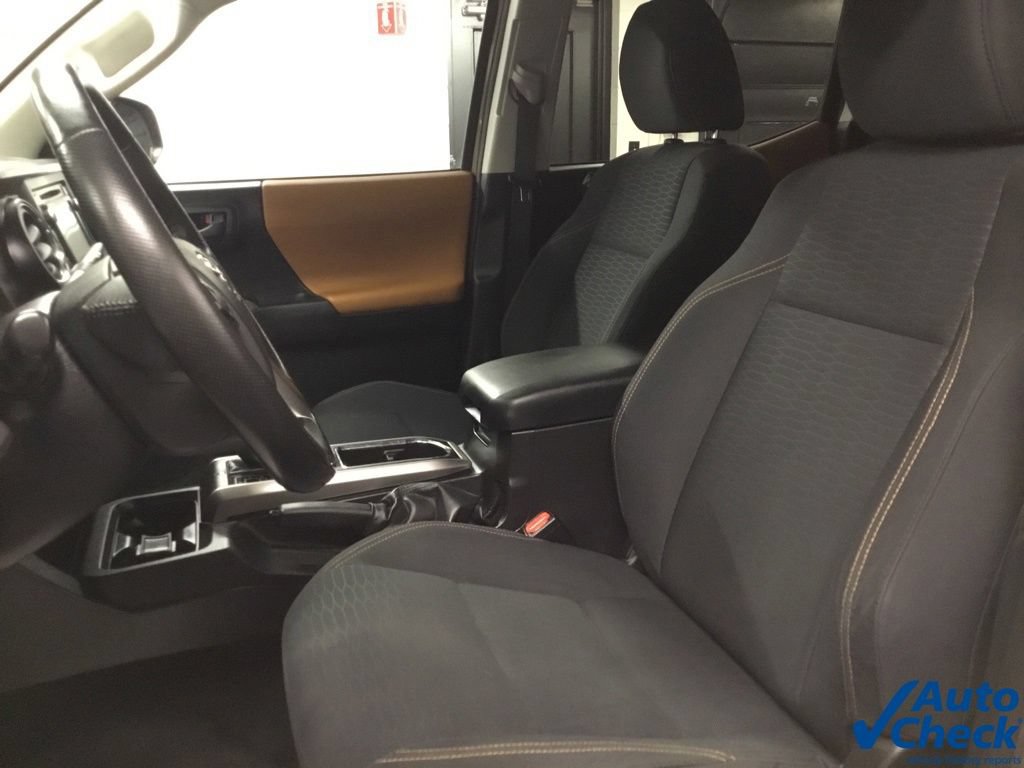 Used 2016 Toyota Tacoma SR5 w/ SR5 Appearance Package (SN) AWD/4WD image 29