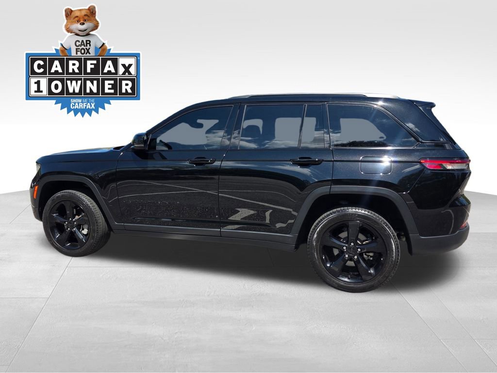 Used 2024 Jeep Grand Cherokee Limited w/ Black Appearance Package AWD/4WD image 4