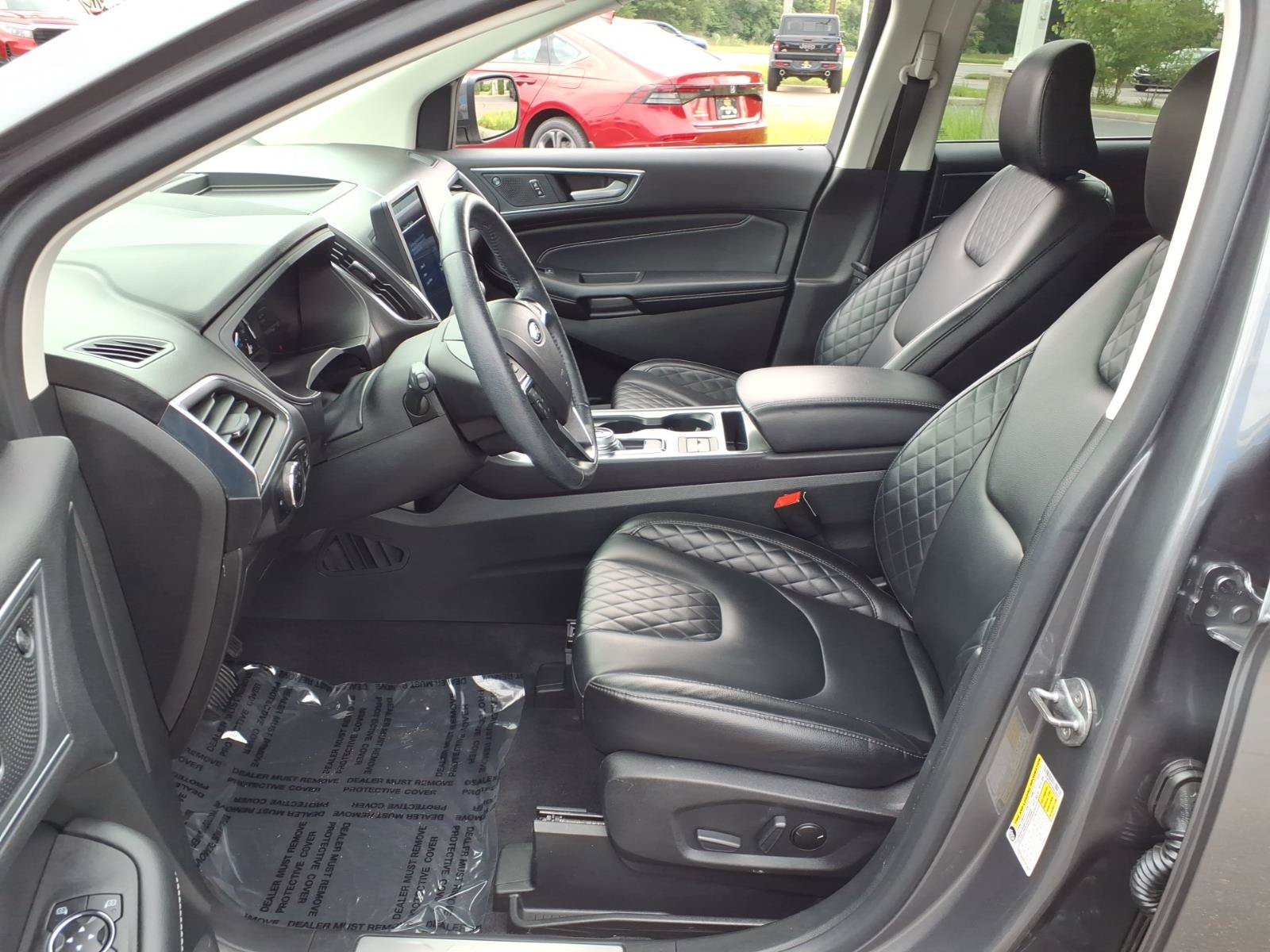 Used 2024 Ford Edge Titanium AWD/4WD image 4