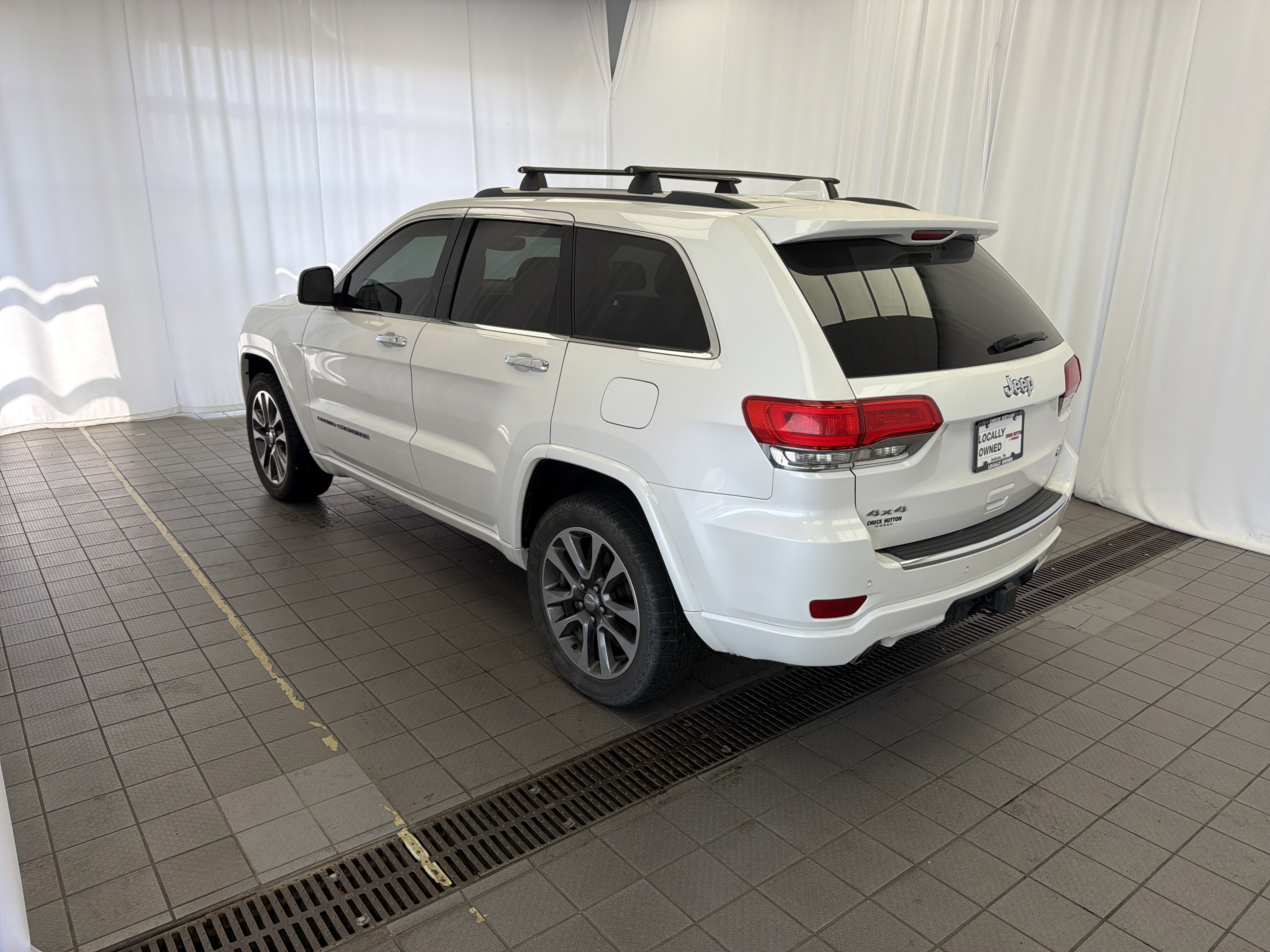 Used 2017 Jeep Grand Cherokee Overland image 7