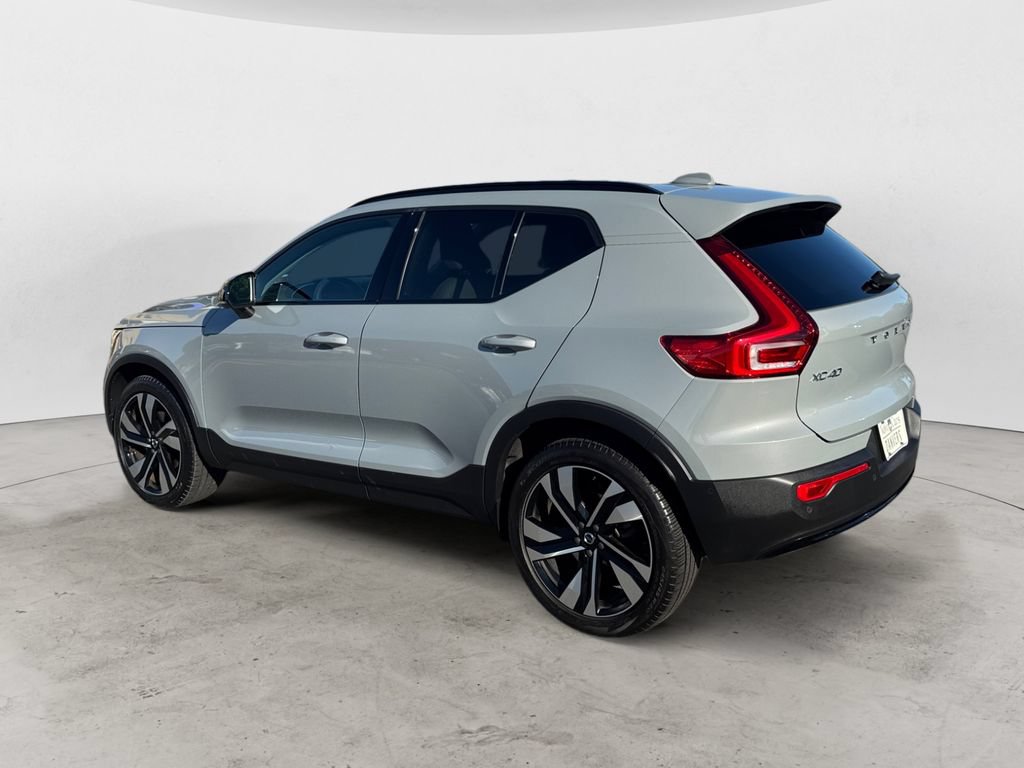 Certified 2024 Volvo XC40 B5 Ultimate w/ Climate Package AWD/4WD image 4