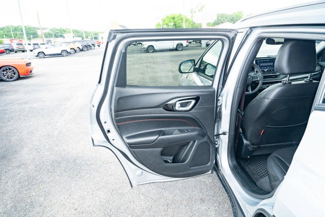 Certified 2025 Jeep Compass Trailhawk AWD/4WD image 11