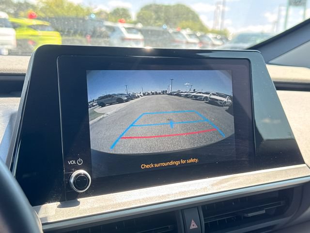 Used 2024 Toyota Prius LE FWD image 18