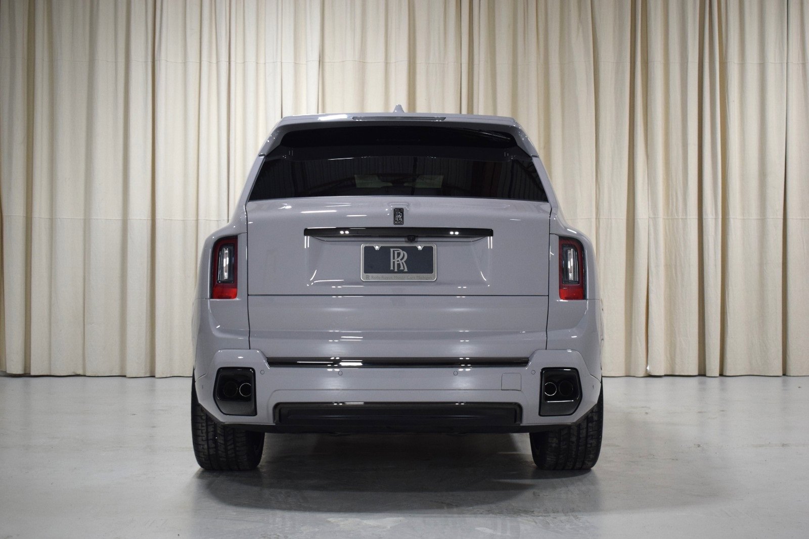 New 2026 Rolls-Royce Cullinan Black Badge image 10