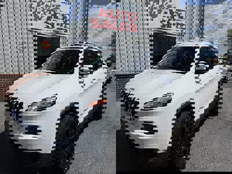 Used 2015 Jeep Cherokee Latitude w/ Comfort/Convenience Group image 2