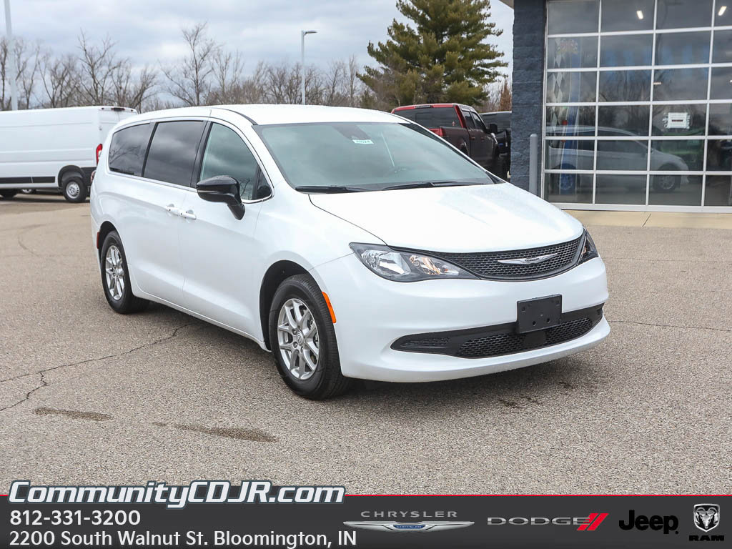 New 2026 Chrysler Voyager LX FWD image 10