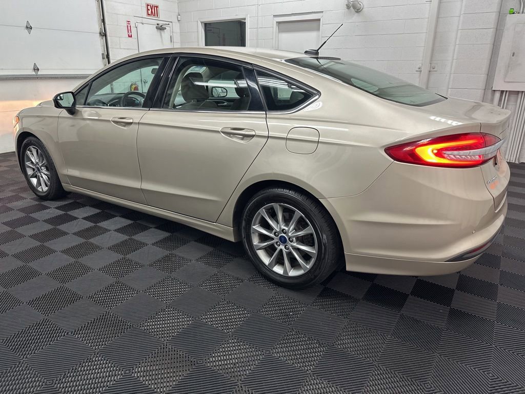 Used 2017 Ford Fusion SE w/ Fusion SE Technology Package image 7