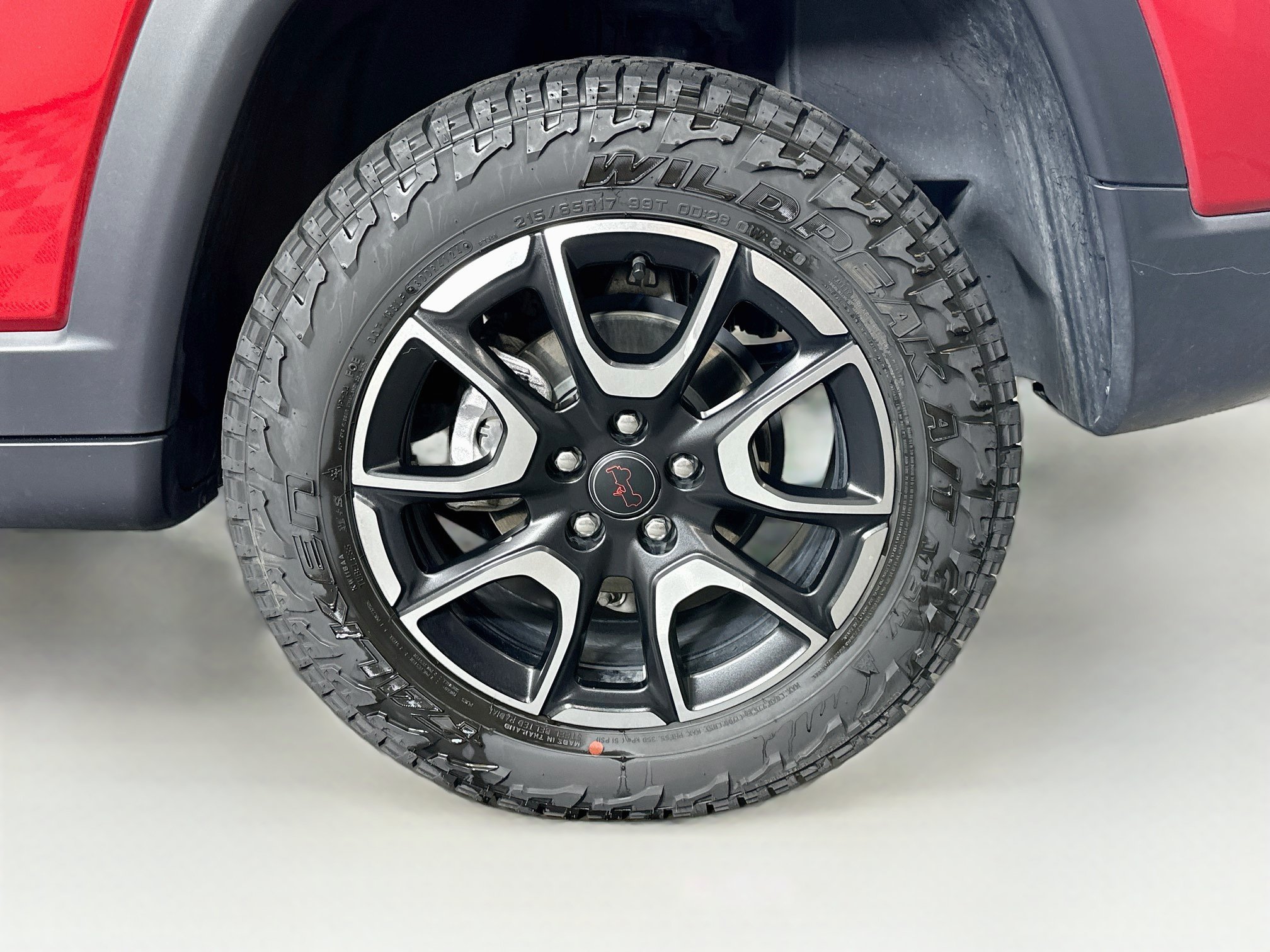 Used 2025 Jeep Compass Trailhawk AWD/4WD image 11
