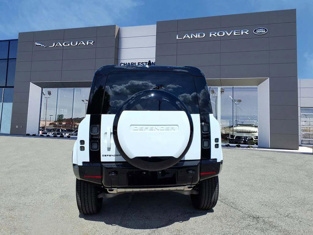 Used 2026 Land Rover Defender 110 X-Dynamic SE AWD/4WD image 4