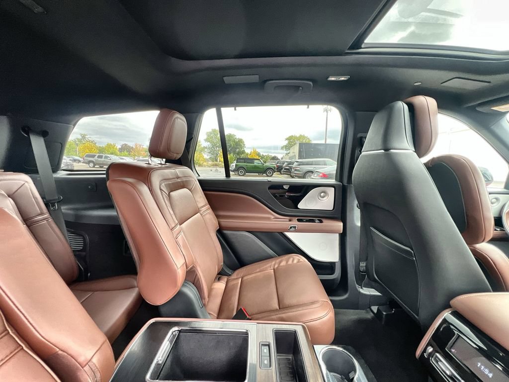 Certified 2025 Lincoln Aviator Reserve w/ Luxury Package RWD image 14