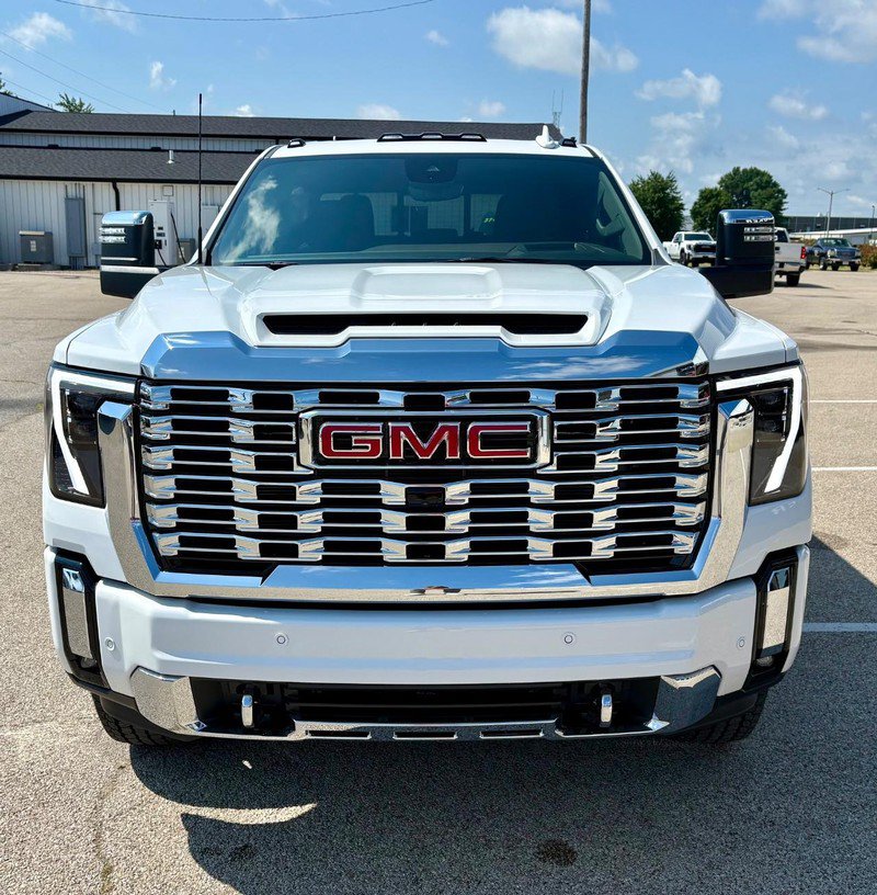 New 2026 GMC Sierra 2500 Denali w/ Denali Reserve Package AWD/4WD image 9