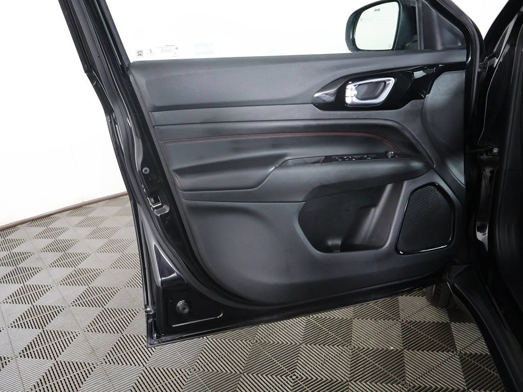 Used 2022 Jeep Compass Trailhawk AWD/4WD image 20