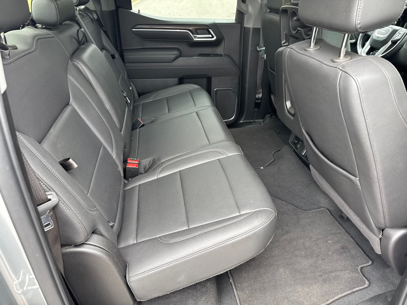 Used 2025 GMC Sierra 1500 SLT AWD/4WD image 16