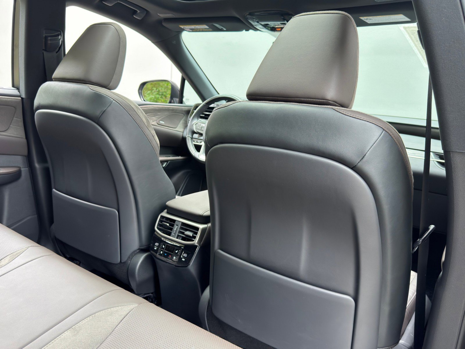 Used 2023 Lexus RX 350 w/ Luxury Package image 38