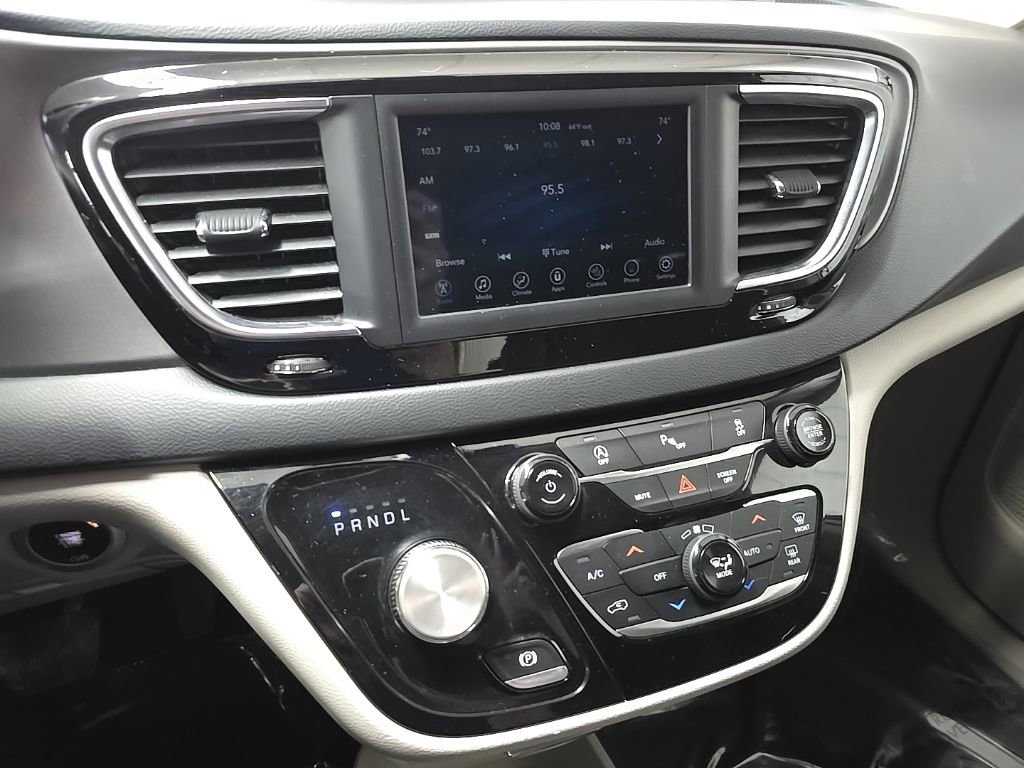 Used 2020 Chrysler Pacifica Touring w/ Tire & Wheel Group image 23