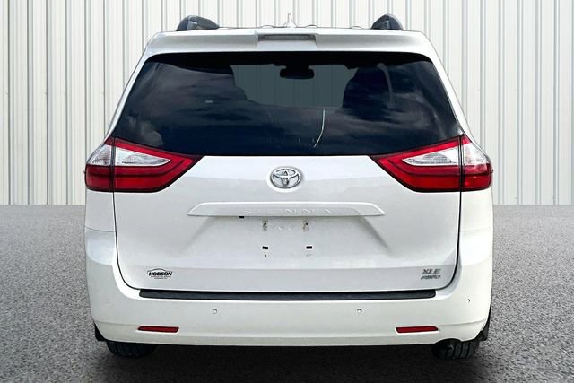 Used 2019 Toyota Sienna XLE w/ XLE Navigation Package image 4