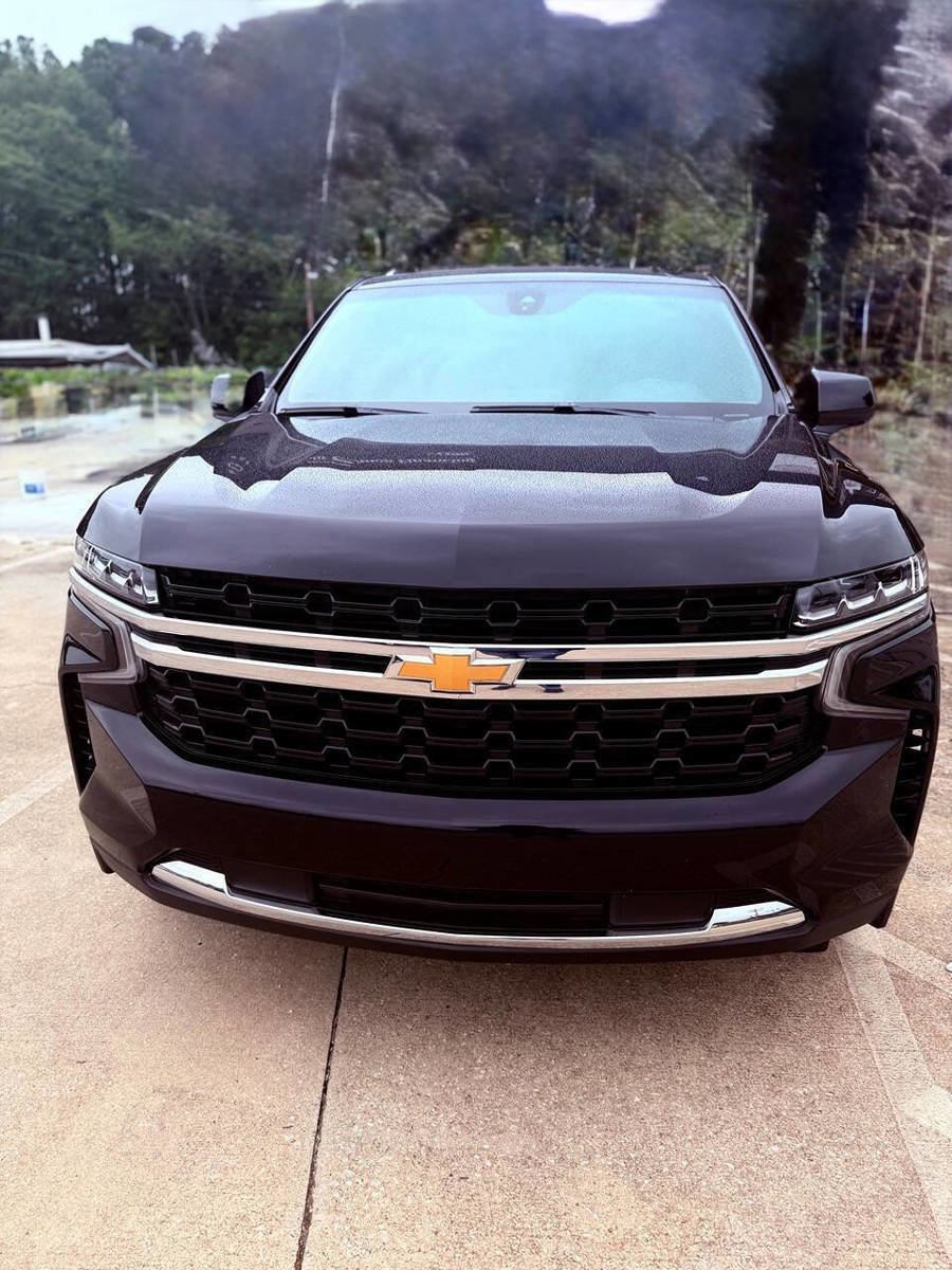 Used 2021 Chevrolet Suburban LS image 2