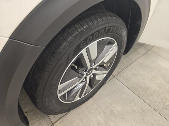 Used 2020 Kia Niro EX Premium FWD image 38