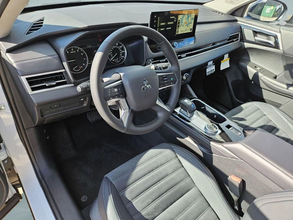 New 2025 Mitsubishi Outlander AWD image 11
