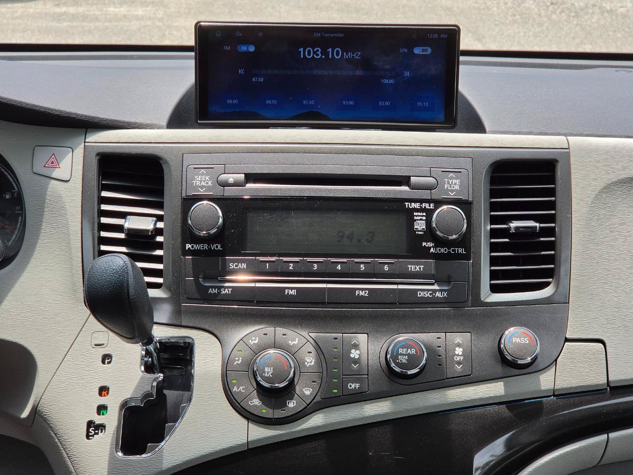 Used 2012 Toyota Sienna LE FWD image 18